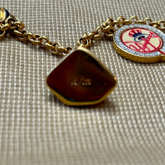 Danbury Mint New York Yankees charm bracelet - Picture 10 of 12